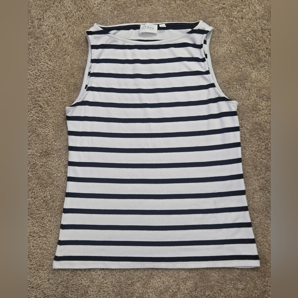 Cyrus Sleeveless Striped Top in Bñack and White